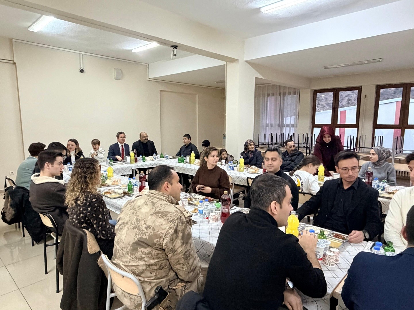 Kemaliye’de yetim ve öksüz çocuklarla gönül sofrası kuruldu
