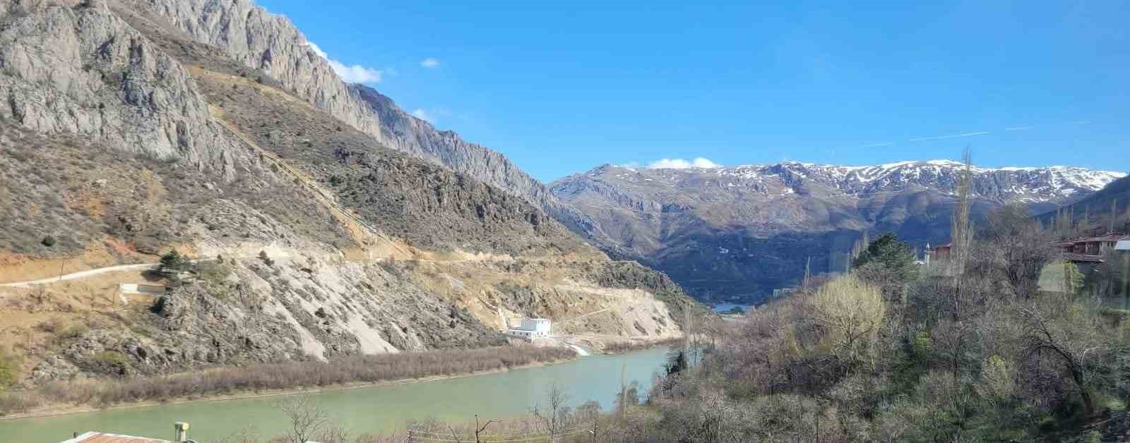 Kemaliye’de yol çalışması sonrası köylülerden asfalt talebi
