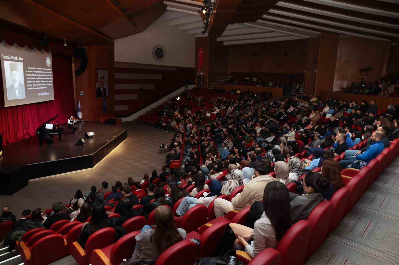 Keman ve piyano ile saklı kadim nağmeler: "Türk müziği saz eserleri" Erzurum’da büyüledi
Keman ve piyano ile saklı kadim nağmeler: "Türk müziği saz eserleri" Erzurum’da büyüledi