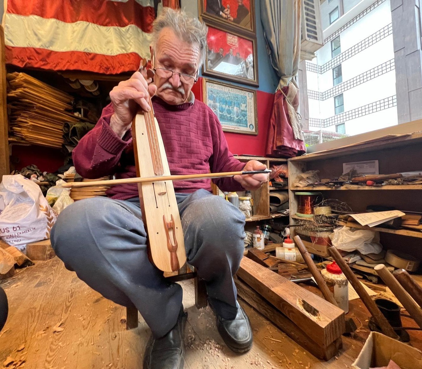 Kemençenin en yaşlı ustalarından
