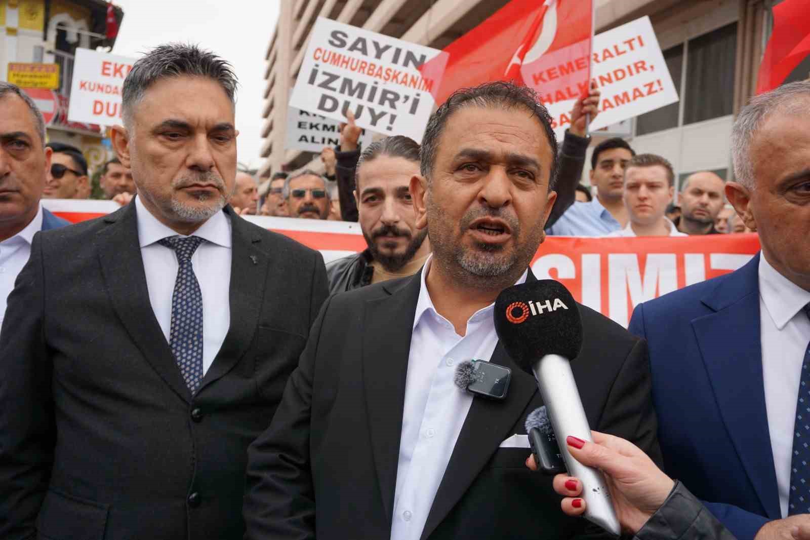 Kemeraltı esnafı, otopark sorununa çözüm için kepenk kapatıp yürüyüş düzenledi
