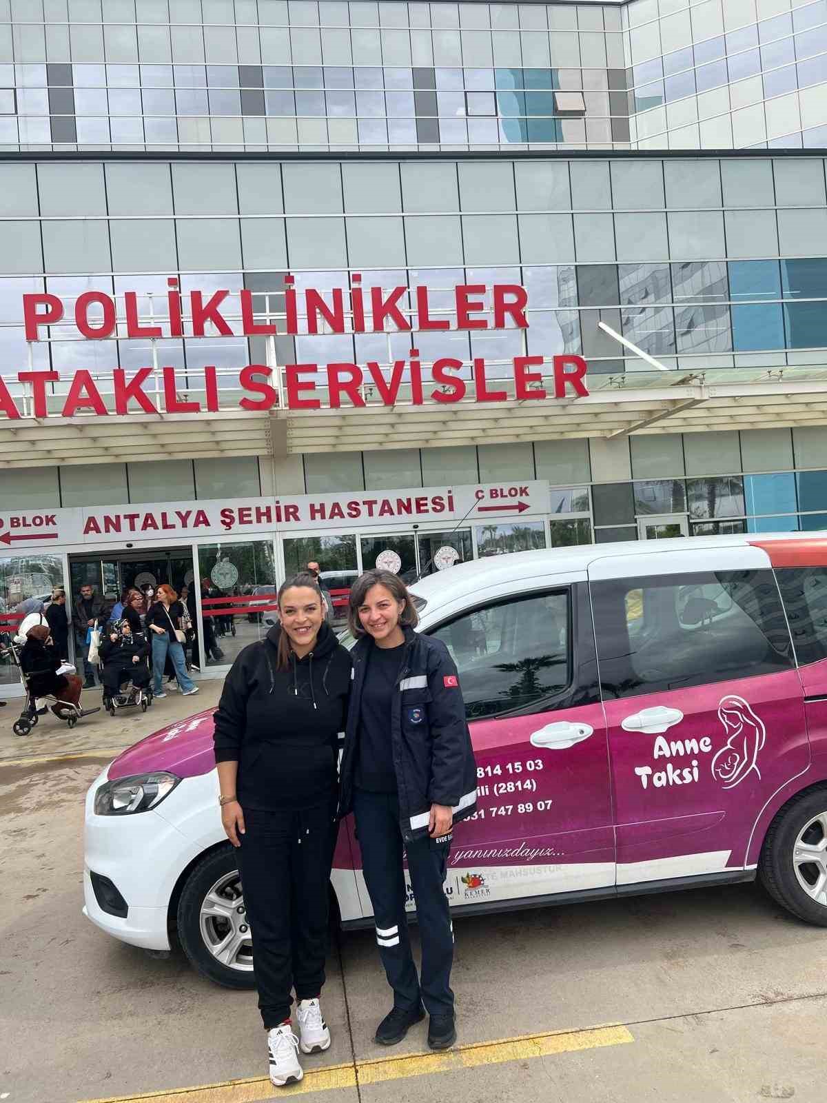 Kemer’de ’Anne Taksi’ hizmet vermeye başladı
