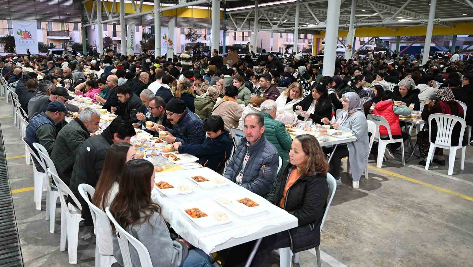 Kemer’de iftar sofrası Çamyuva’da kuruldu
