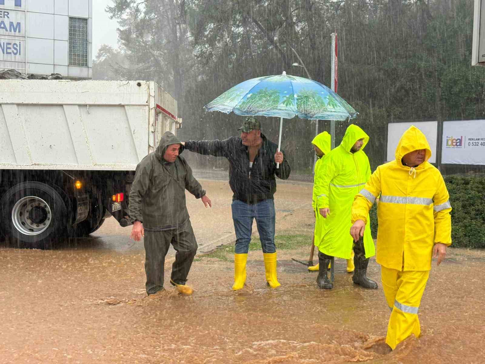 Kemer’de su baskınlarıyla mücadele
