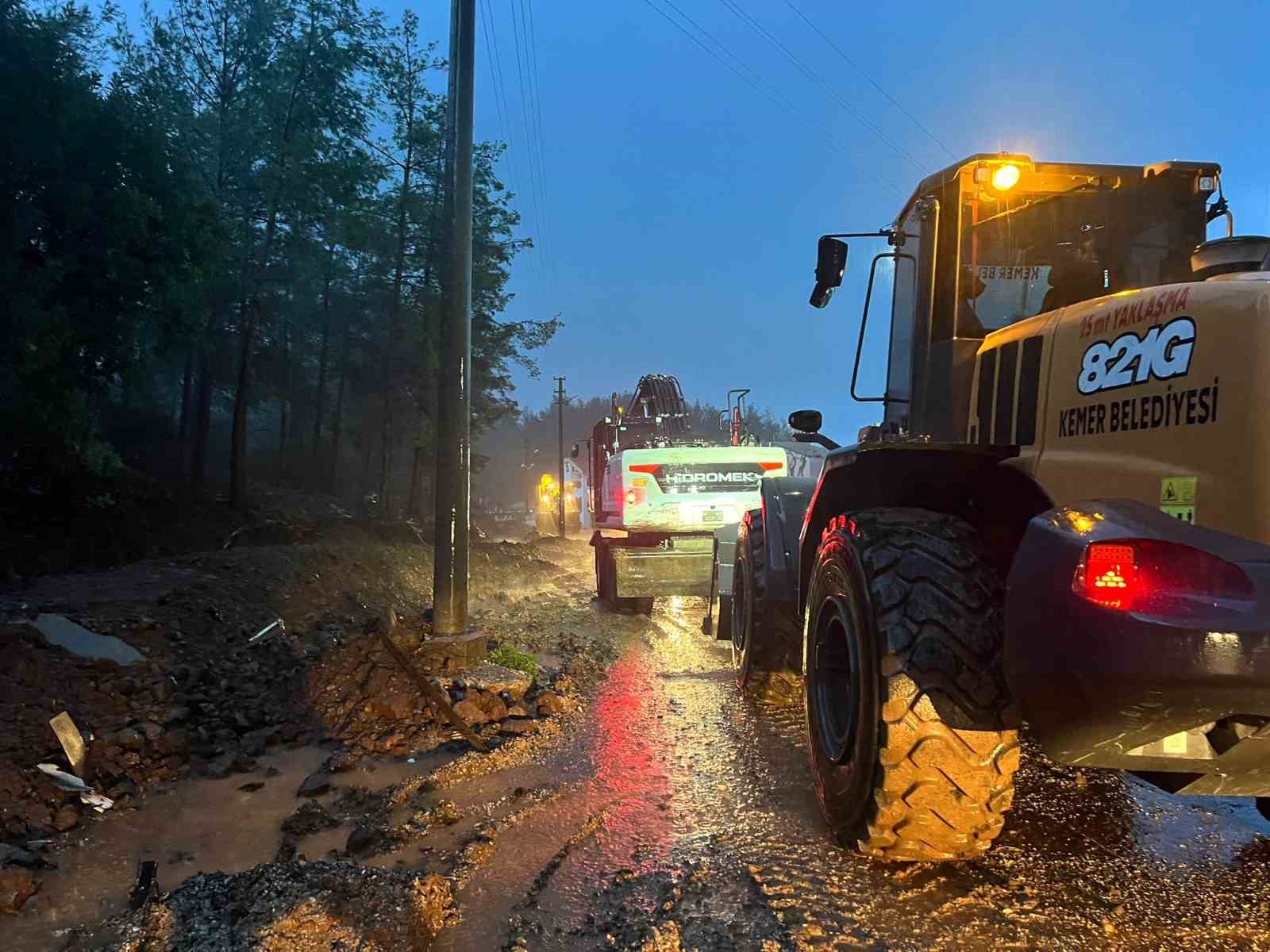 Kemer’de su baskınlarıyla mücadele
