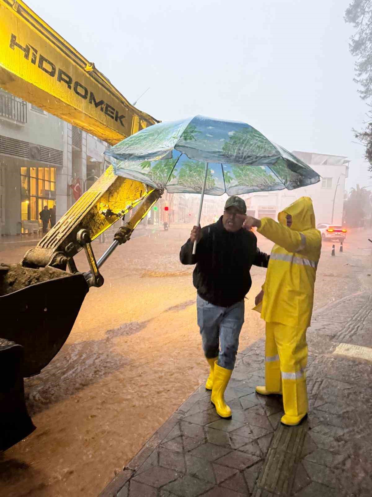 Kemer’de su baskınlarıyla mücadele

