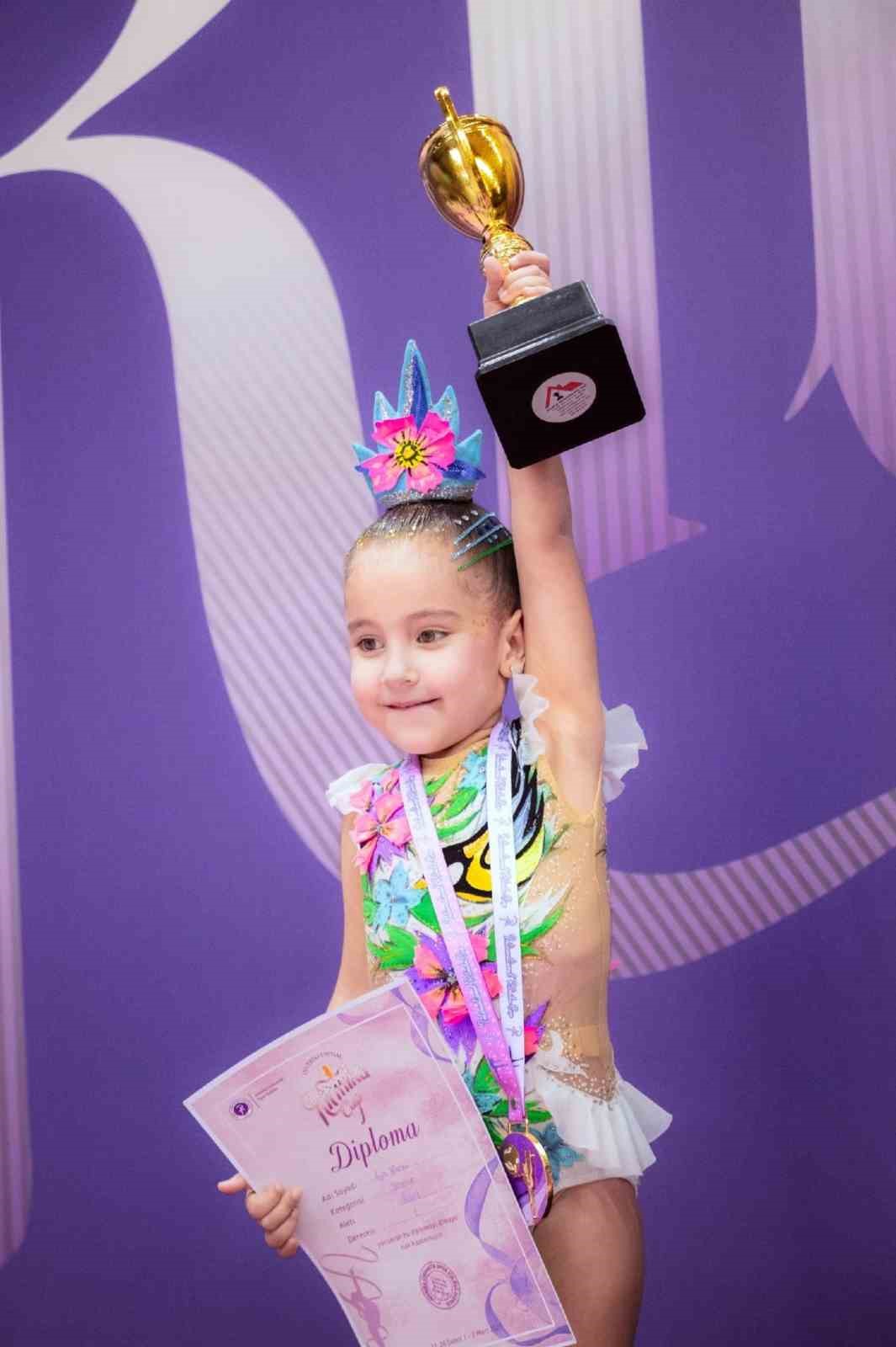 Kendi küçük, yeteneği büyük
