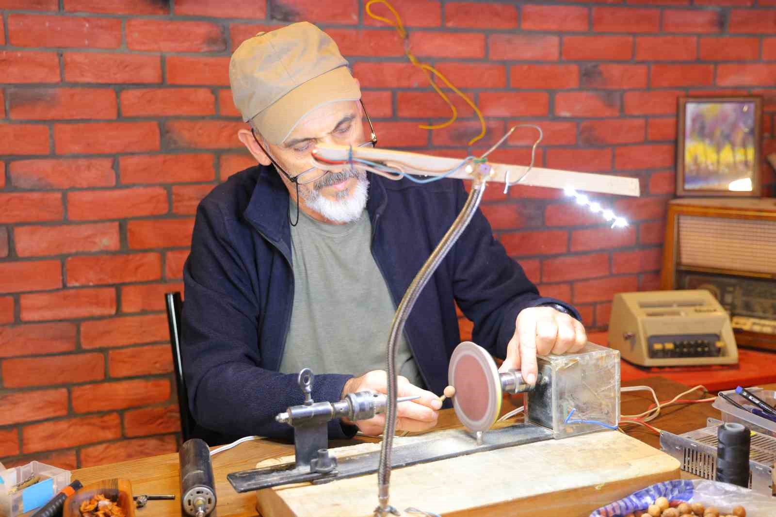 Kendi yaptığı torna ile el emeğini sanata dönüştürüyor
