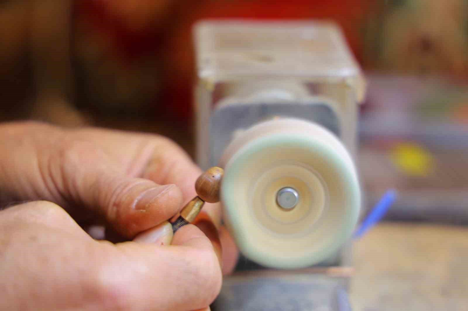 Kendi yaptığı torna ile el emeğini sanata dönüştürüyor
