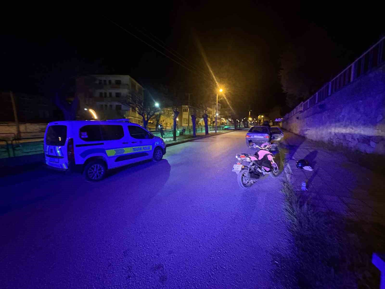 Kendilerini uyaran adamı darp eden şahıslar otomobili bırakıp kaçtı
