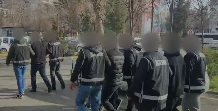 Kendini MİT görevlisi olarak tanıtan dolandırıcılardan 1,5 milyon TL’lik vurgun
