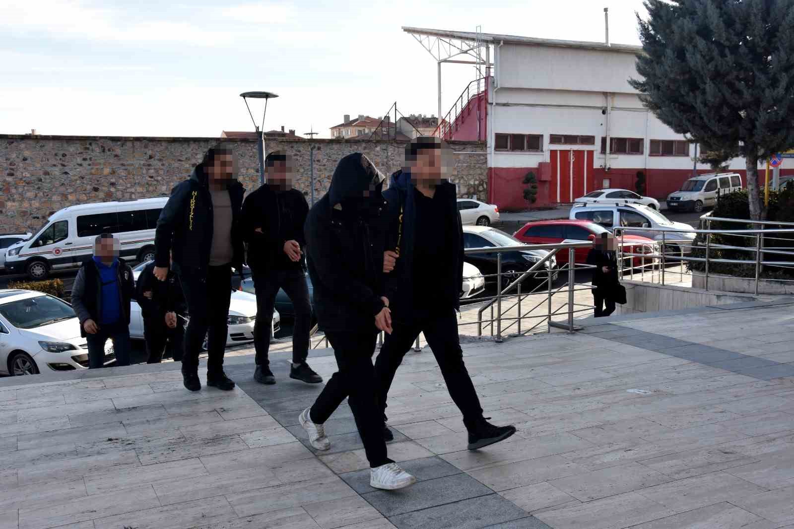 Kendini polis olarak tanıtıp dolandırıcılık yapan 6 şüpheli tutuklandı
