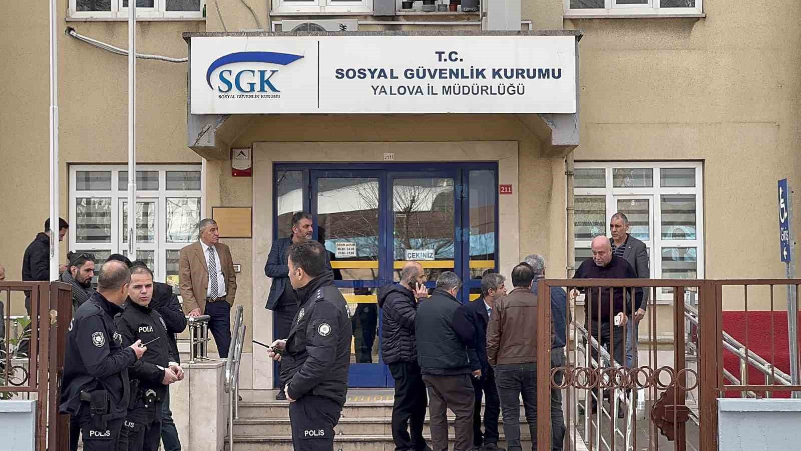 Kendisini icraya veren SGK avukatını öldüren sanık hakim karşısında
