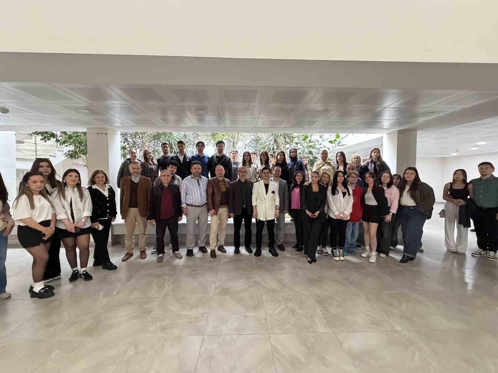 "Kent Düşleri" sergisi sanatseverlerle buluştu
