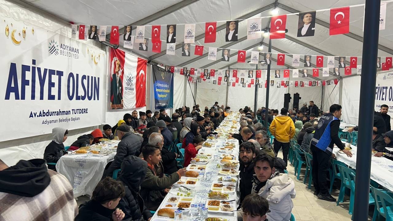 Kent meydanında iftar çadırı kuruldu
