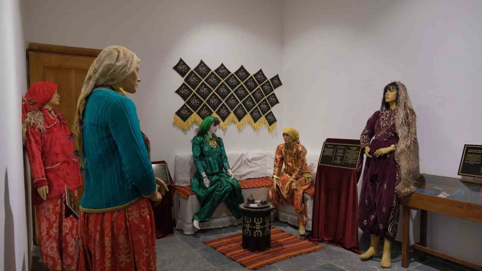 Kent müzesi 17’nci yaşını "zarafetin mirası" sergisiyle kutluyor
