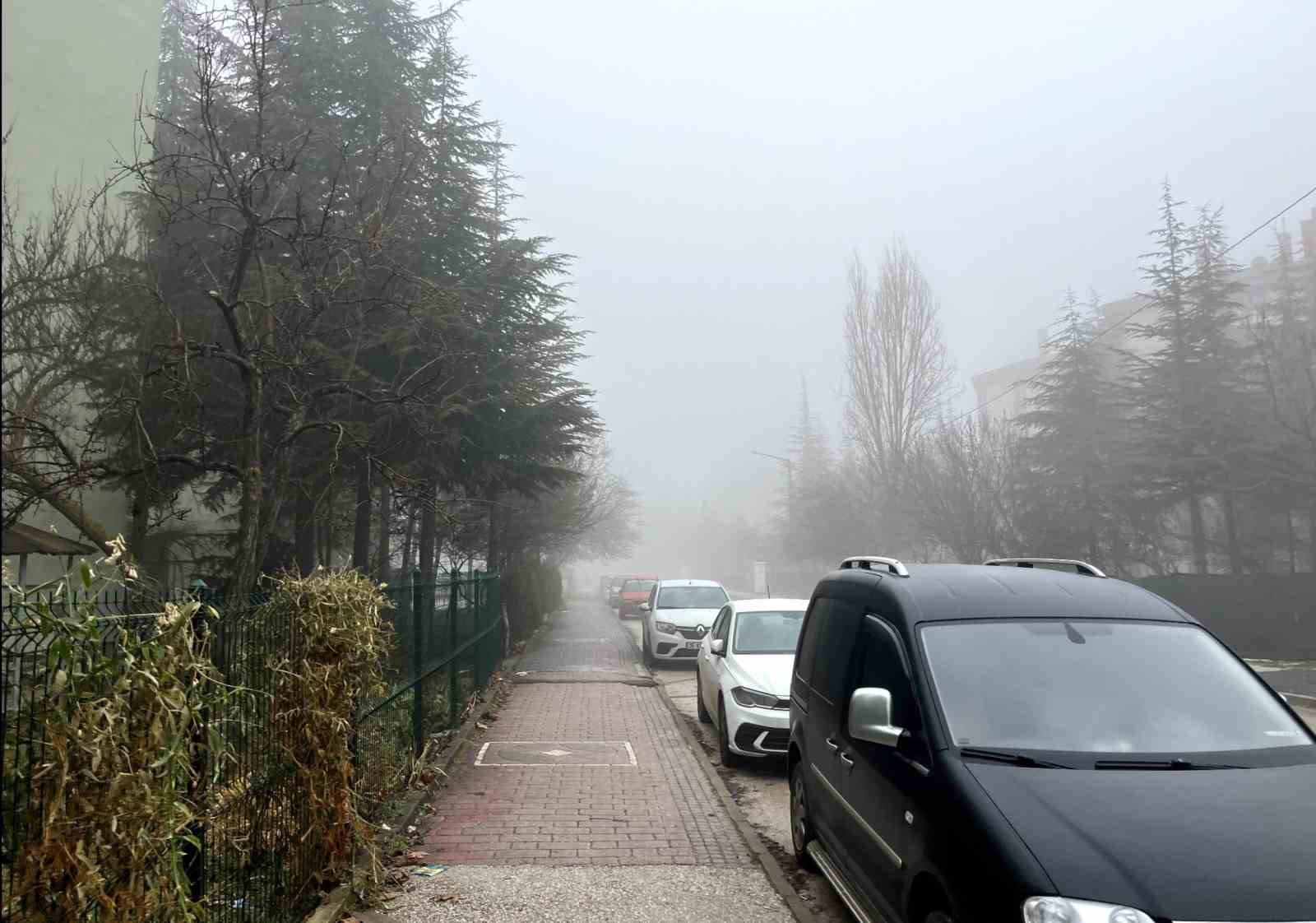 Kentin yüksek kesimlerinde sis etkili oldu
