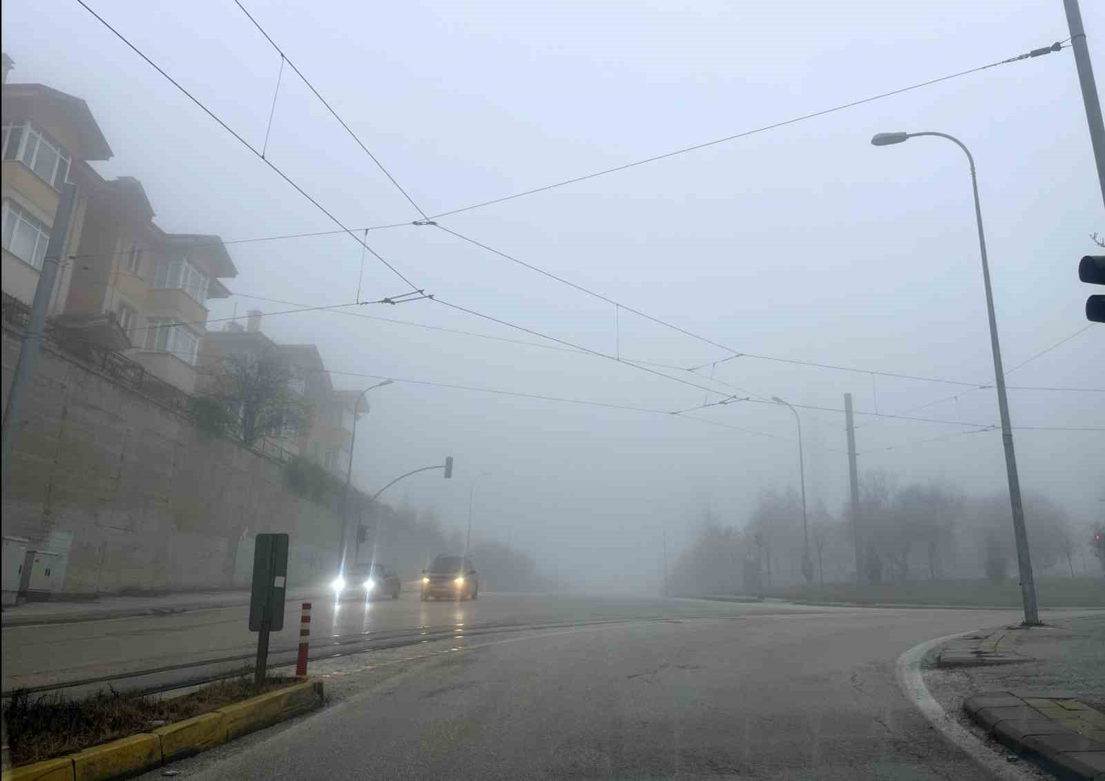 Kentin yüksek kesimlerinde sis etkili oldu
