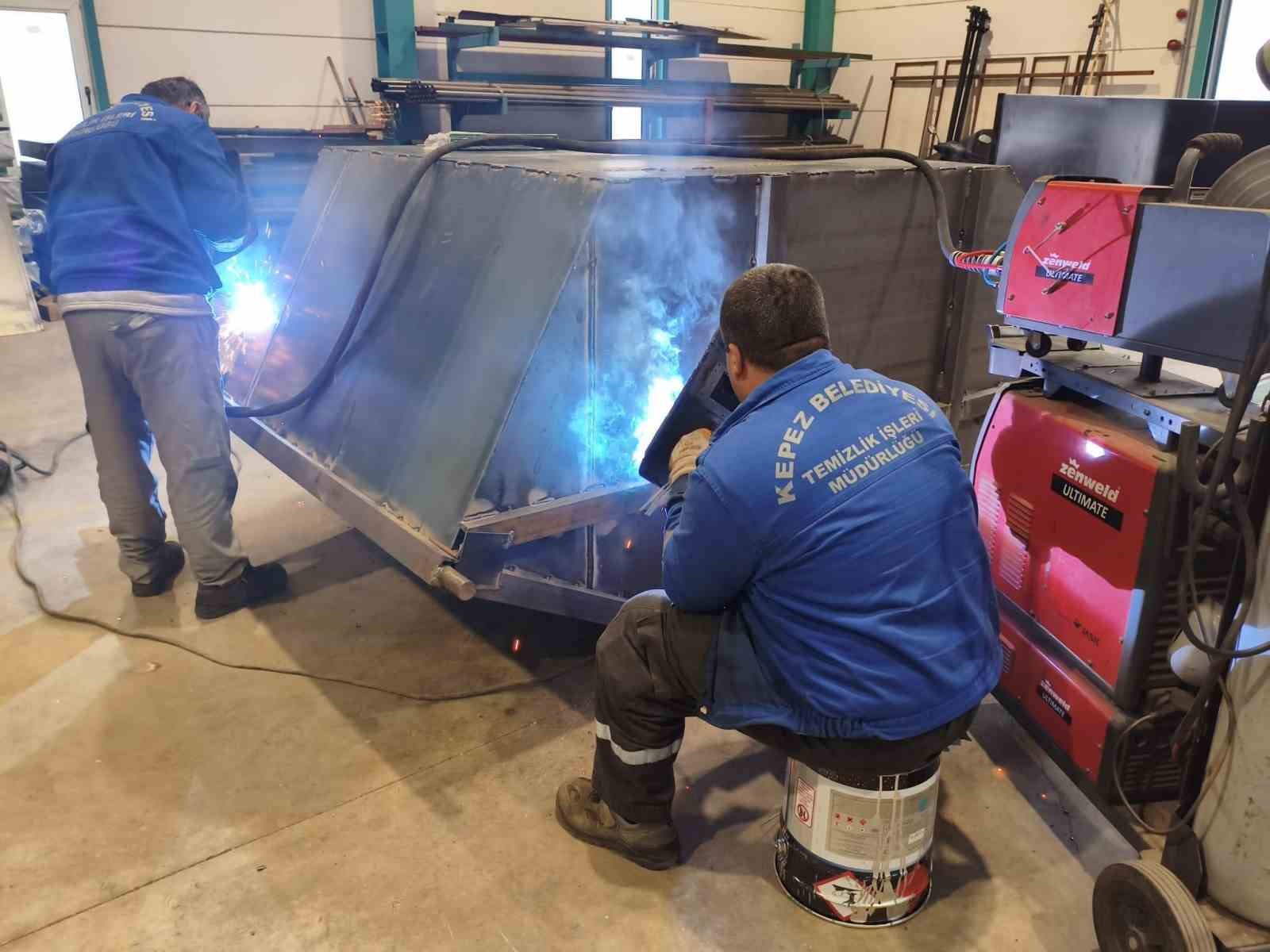 Kepez Belediyesi’nde Kurban Bayramı öncesi çöp konteyneri seferberliği
Kepez Belediyesi’nde Kurban Bayramı öncesi çöp konteyneri seferberliği