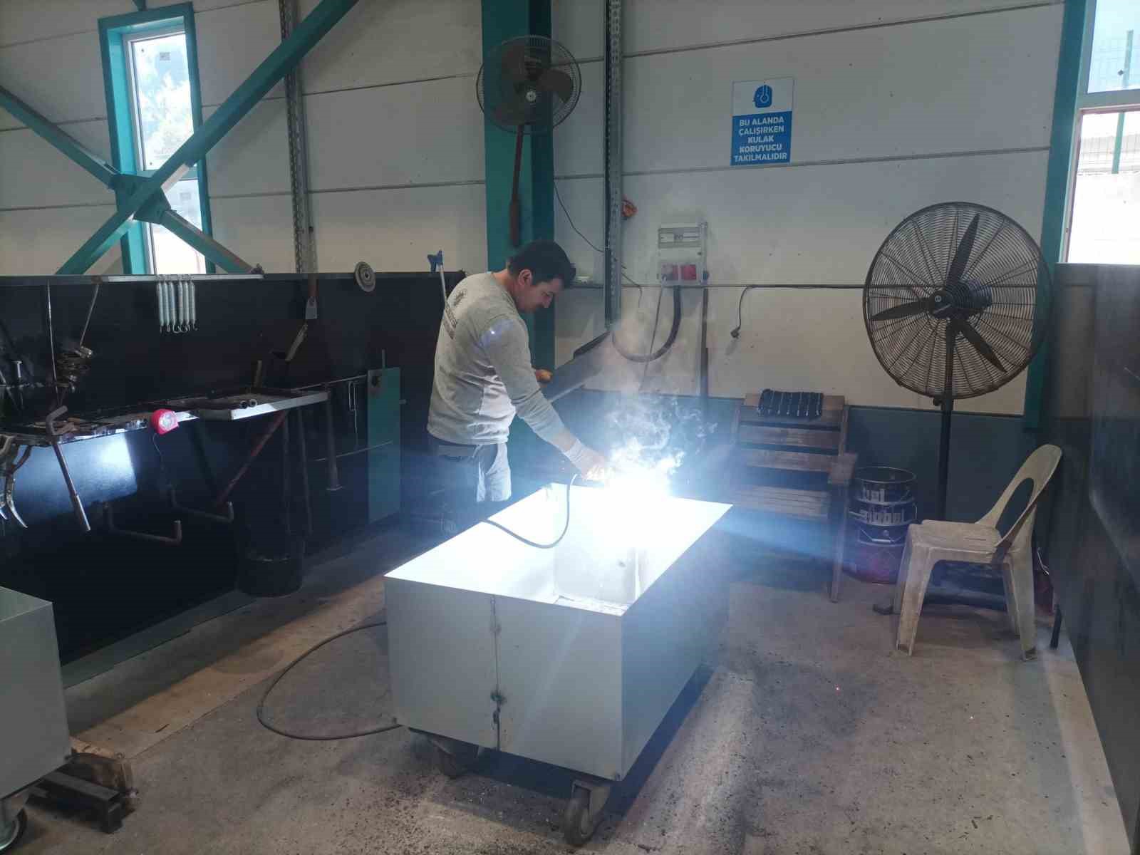 Kepez Belediyesi’nde Kurban Bayramı öncesi çöp konteyneri seferberliği
Kepez Belediyesi’nde Kurban Bayramı öncesi çöp konteyneri seferberliği