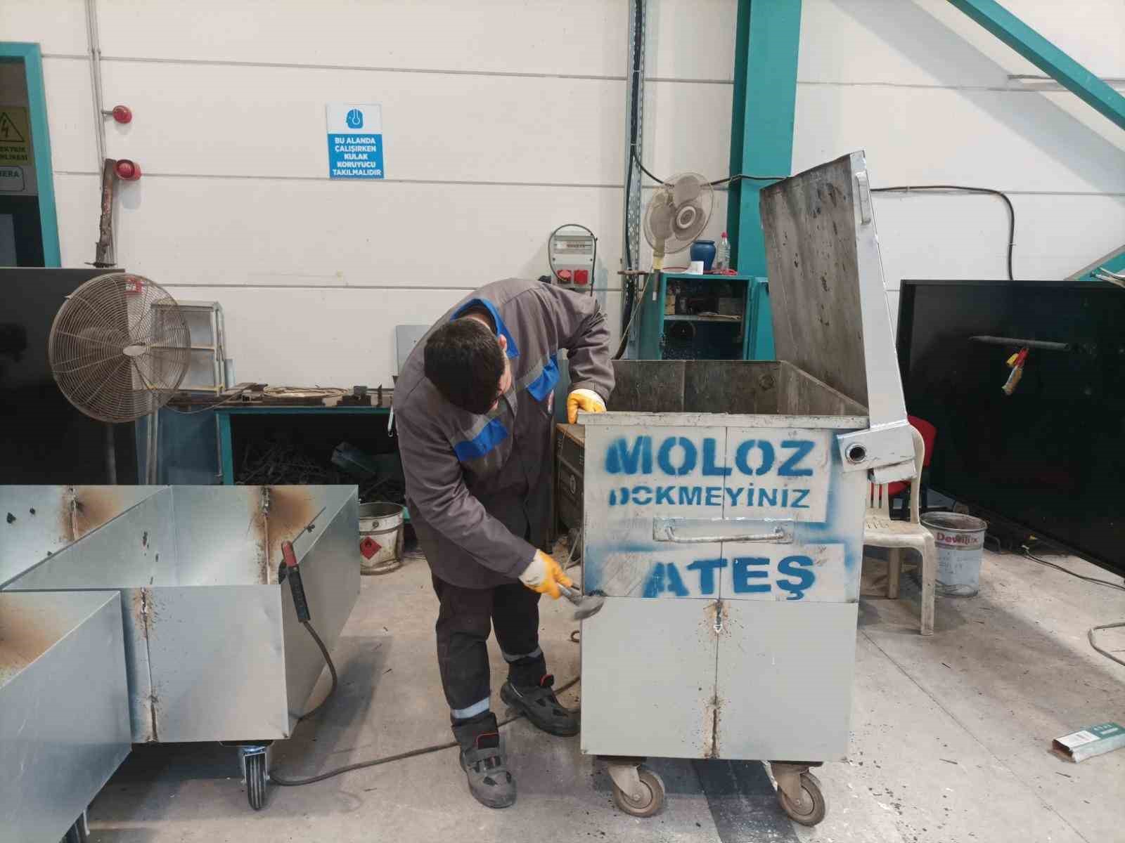 Kepez Belediyesi’nde Kurban Bayramı öncesi çöp konteyneri seferberliği
Kepez Belediyesi’nde Kurban Bayramı öncesi çöp konteyneri seferberliği