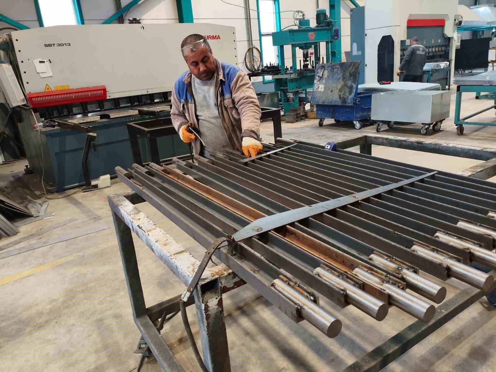 Kepez Belediyesi’nde Kurban Bayramı öncesi çöp konteyneri seferberliği
Kepez Belediyesi’nde Kurban Bayramı öncesi çöp konteyneri seferberliği