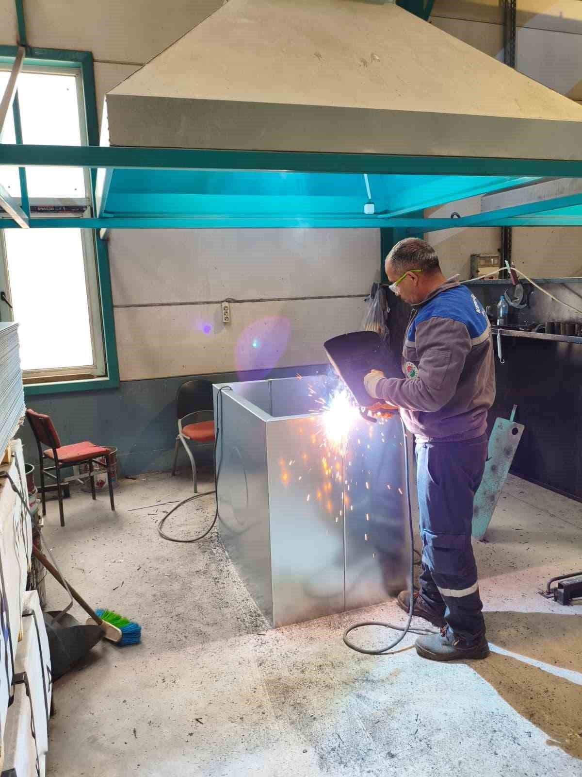 Kepez Belediyesi’nde Kurban Bayramı öncesi çöp konteyneri seferberliği
Kepez Belediyesi’nde Kurban Bayramı öncesi çöp konteyneri seferberliği