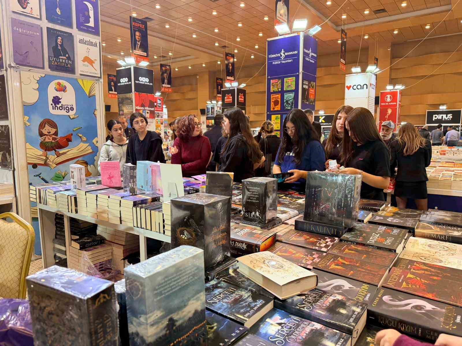 Kepez Kitap Fuarı’na yoğun ilgi
Kepez Kitap Fuarı’na yoğun ilgi