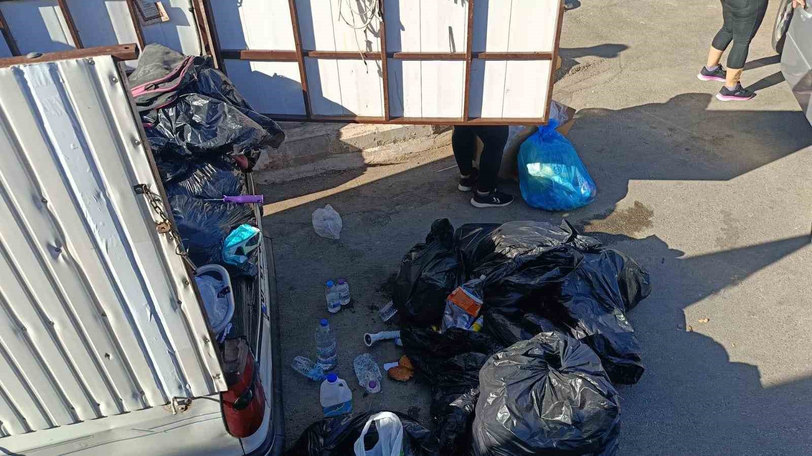 Kepez’de 2025’te çevreyi kirletenlere toplam 3 milyon lira para cezası kesildi
Kepez’de 2025’te çevreyi kirletenlere toplam 3 milyon lira para cezası kesildi