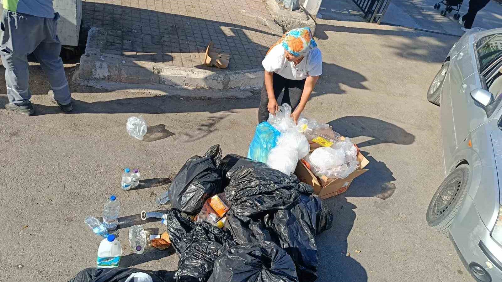 Kepez’de 2025’te çevreyi kirletenlere toplam 3 milyon lira para cezası kesildi
Kepez’de 2025’te çevreyi kirletenlere toplam 3 milyon lira para cezası kesildi