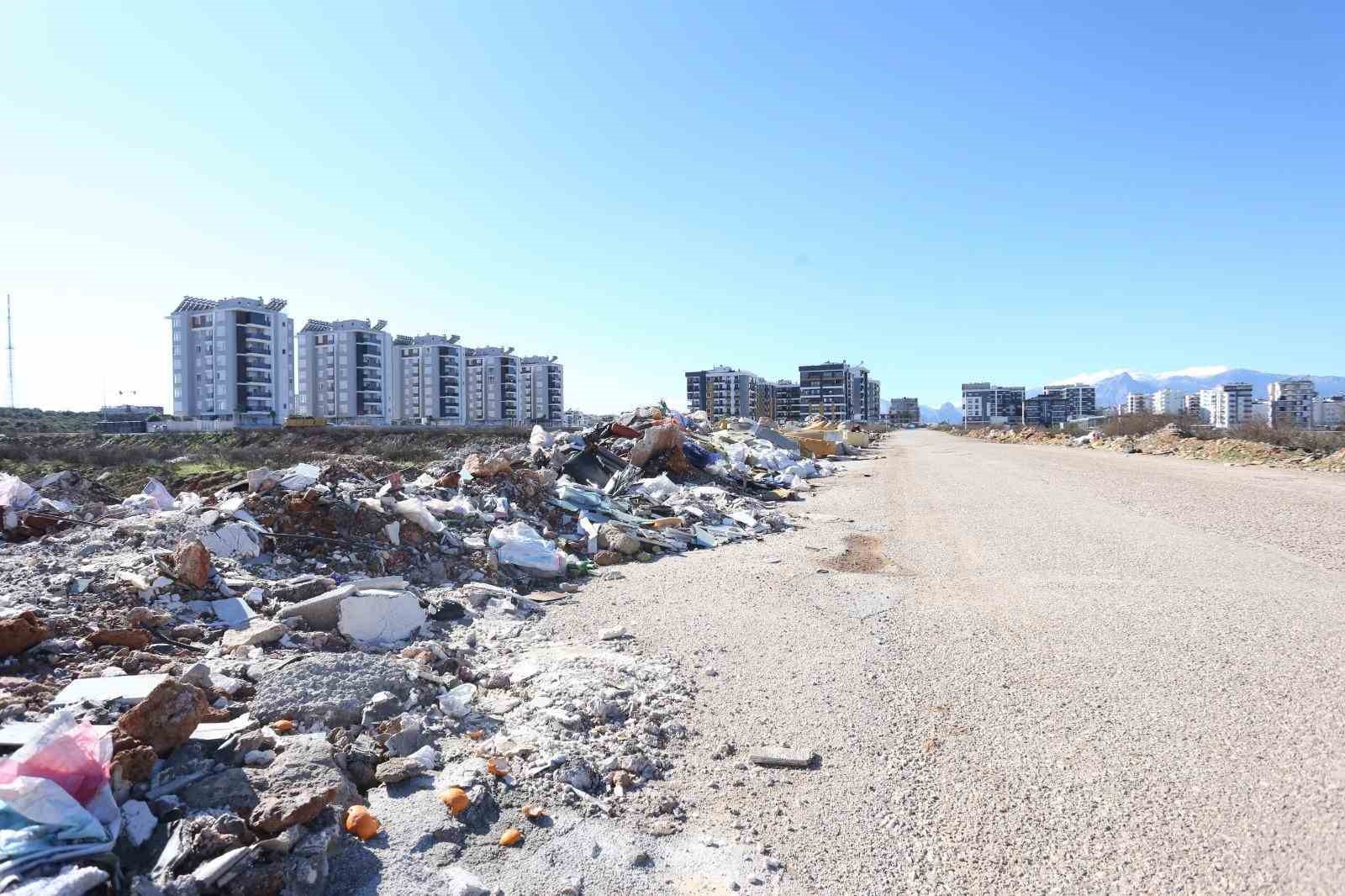 Kepez’de 2025’te çevreyi kirletenlere toplam 3 milyon lira para cezası kesildi
Kepez’de 2025’te çevreyi kirletenlere toplam 3 milyon lira para cezası kesildi