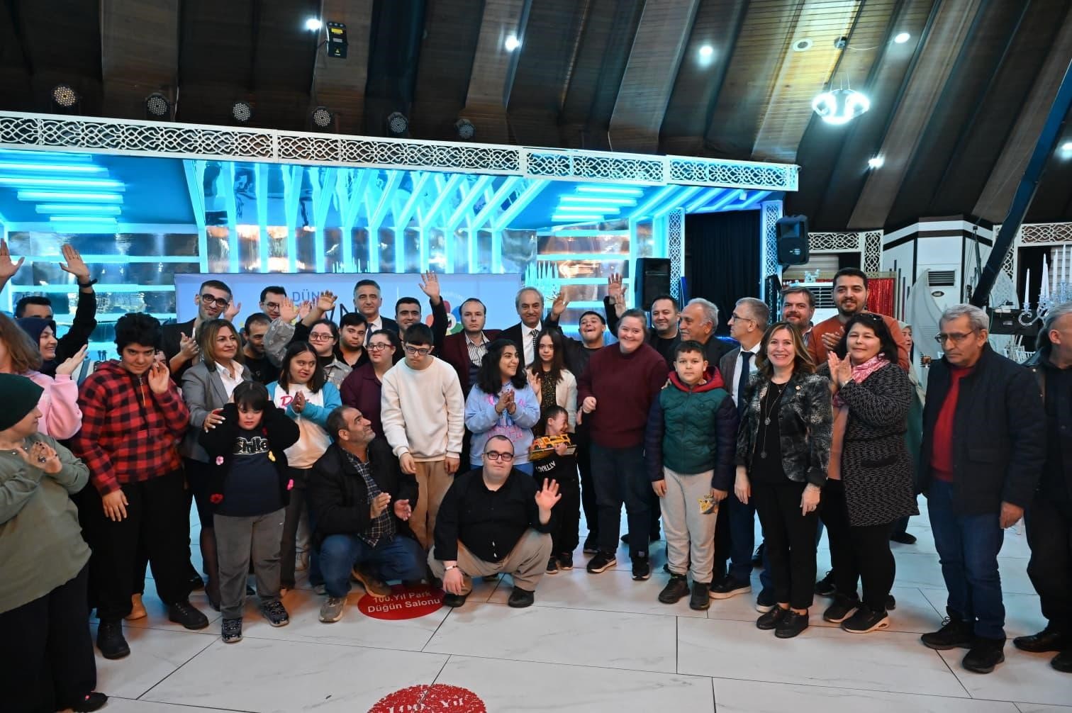 Kepez’de Dünya Down Sendromlular Farkındalık Günü’nde en güzel buluşma
Kepez’de Dünya Down Sendromlular Farkındalık Günü’nde en güzel buluşma