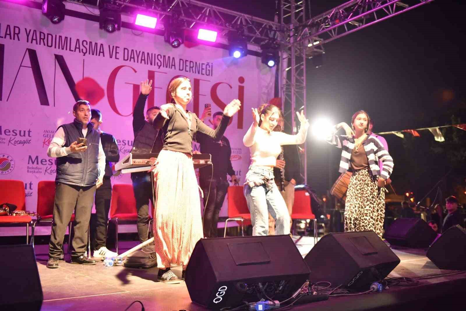 Kepez’de Dünya Romanlar Günü’ne özel ‘Roman Gecesi’
