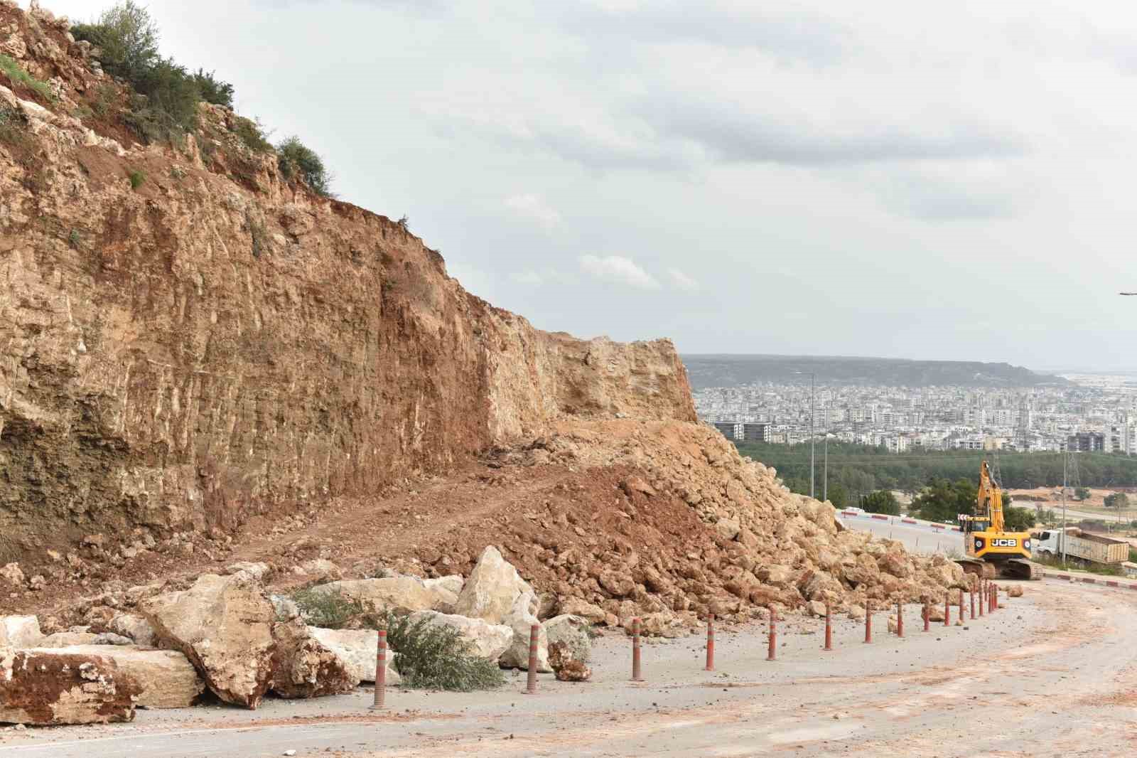 Kepez’de heyelan riskine müdahale
