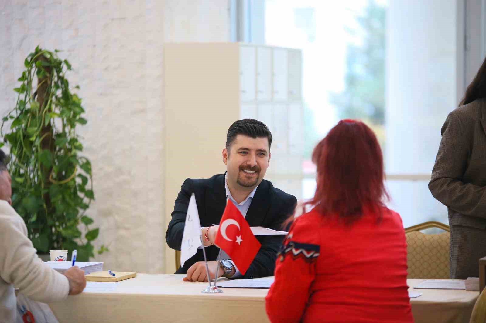 Kepez’de iş arayanlarla işverenler aynı çatı altında buluştu
