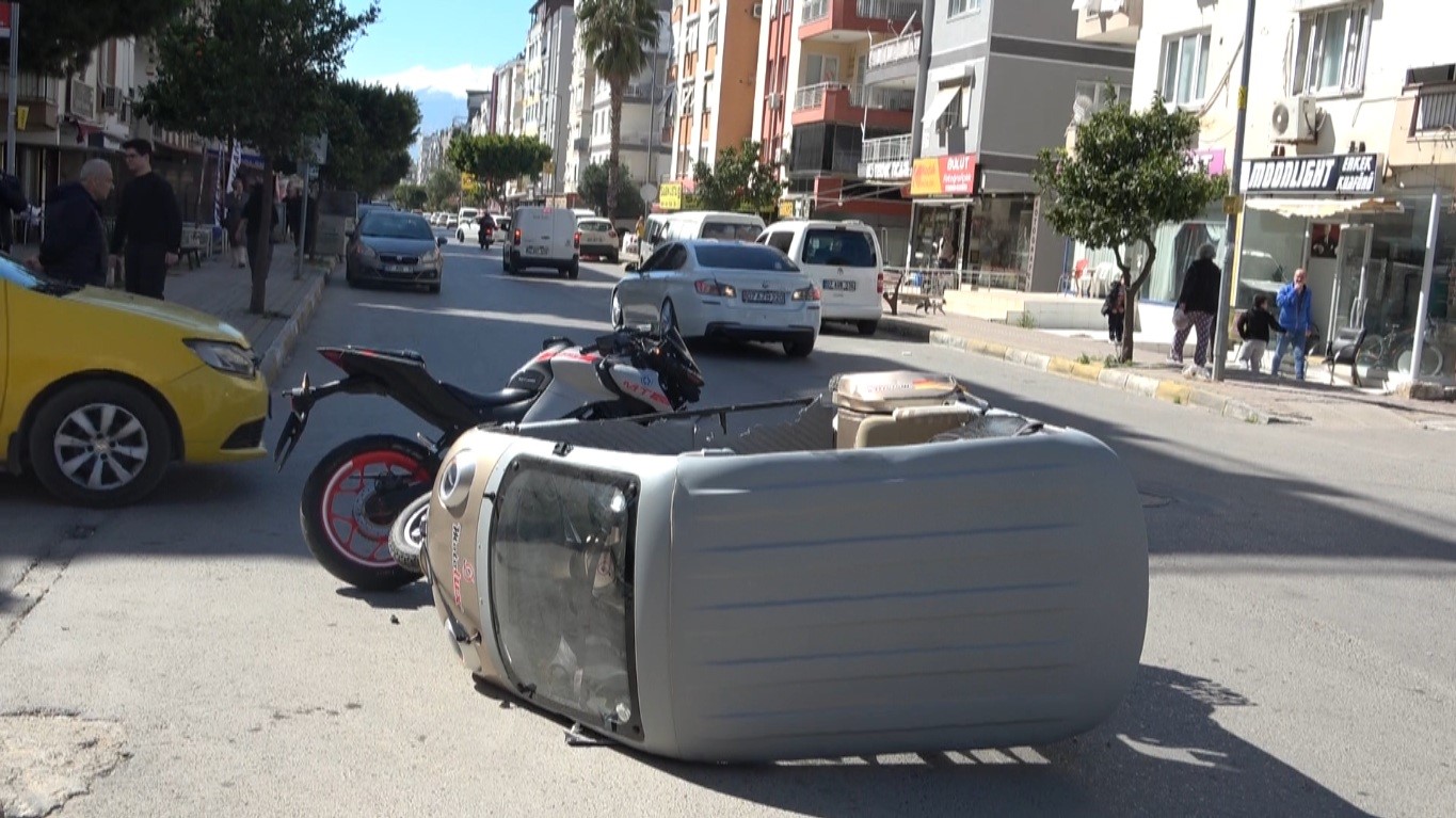 Kepez’de motosikletler çarpıştı: 1 yaralı
