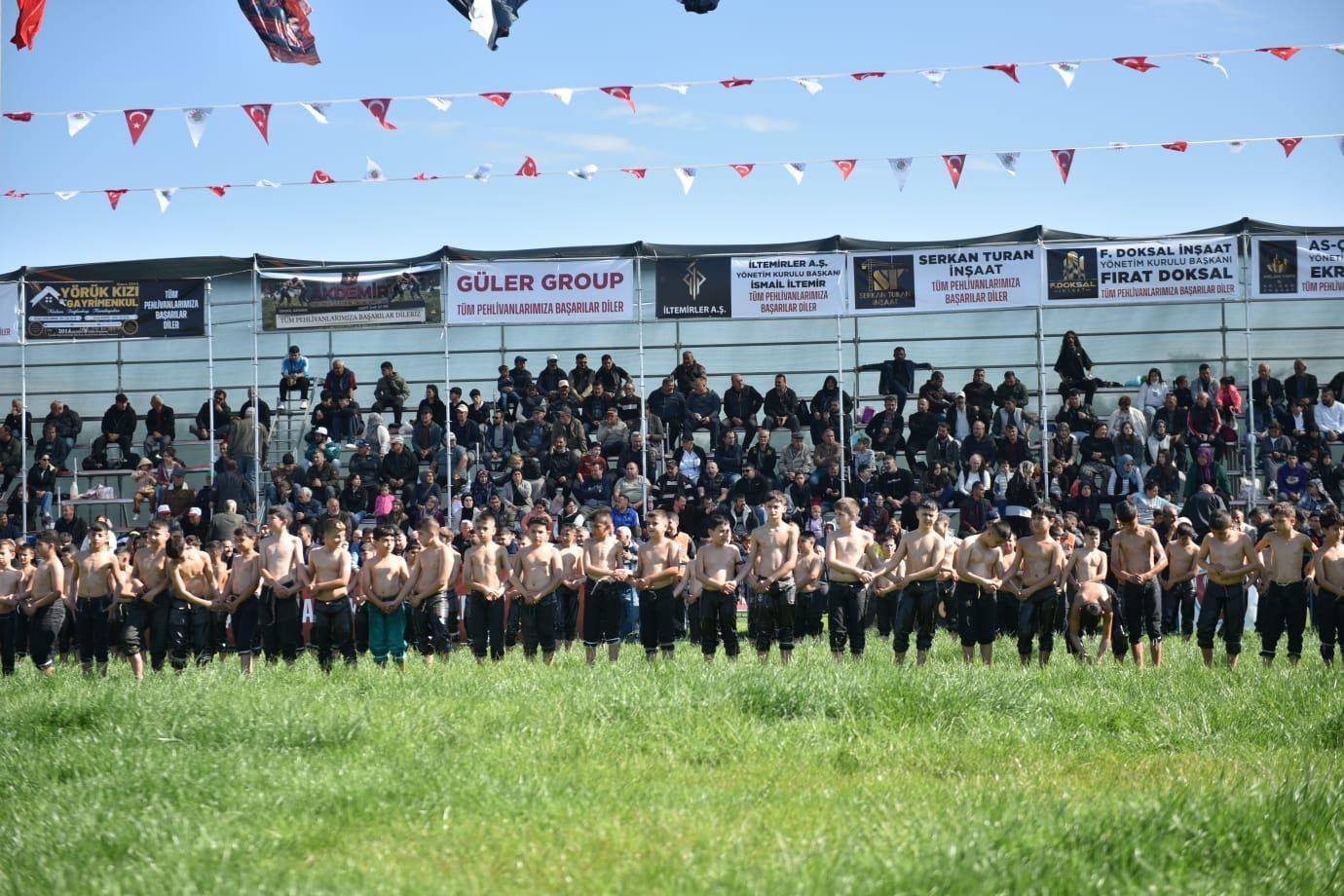 Kepez’de pehlivanlar dualı çayıra çıktı
