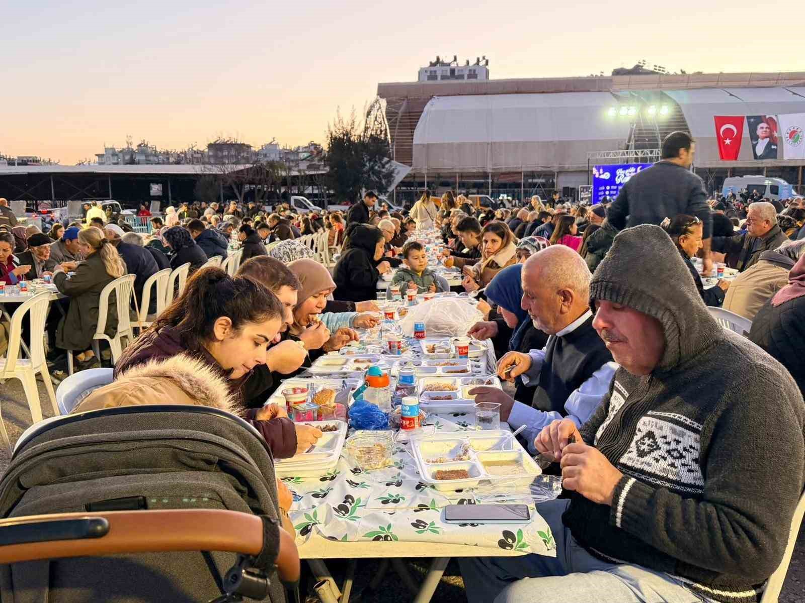 Kepez’de Ramazan bereketi: 5 mahalle tek sofra
