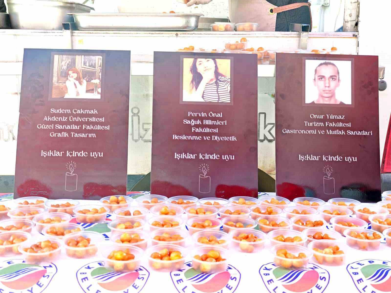 Kepez’de trafik kazasında hayatını kaybeden AÜ öğrencileri için lokma hayrı
