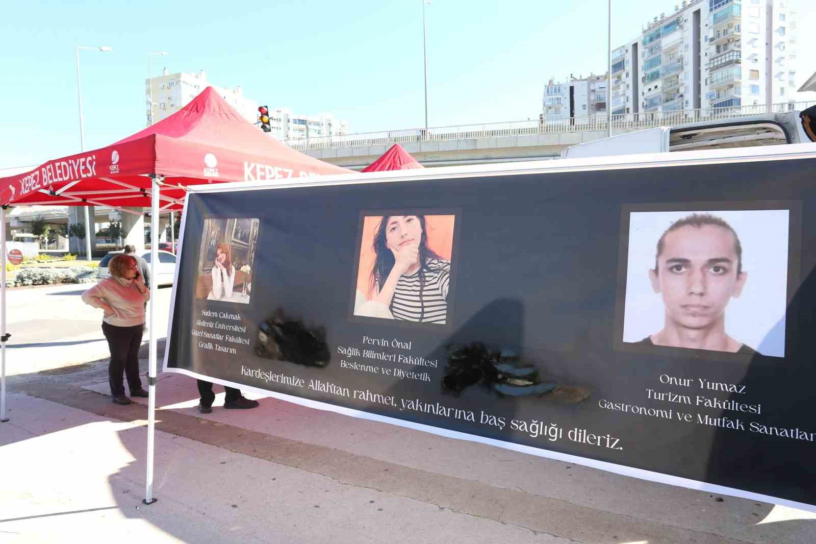 Kepez’de trafik kazasında hayatını kaybeden AÜ öğrencileri için lokma hayrı
