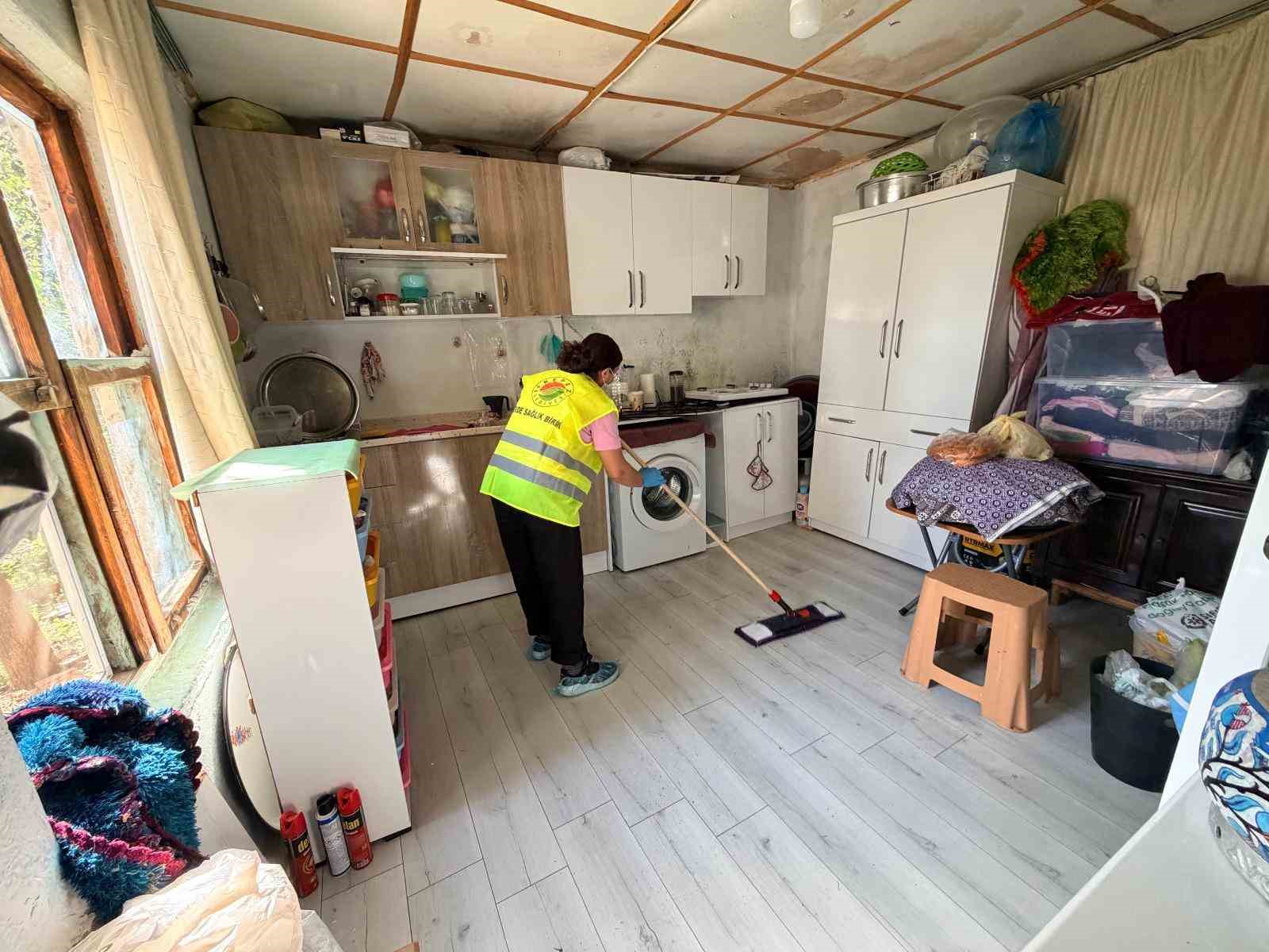 Kepez’den şehit ve gazi evlerinde bayram temizliği
