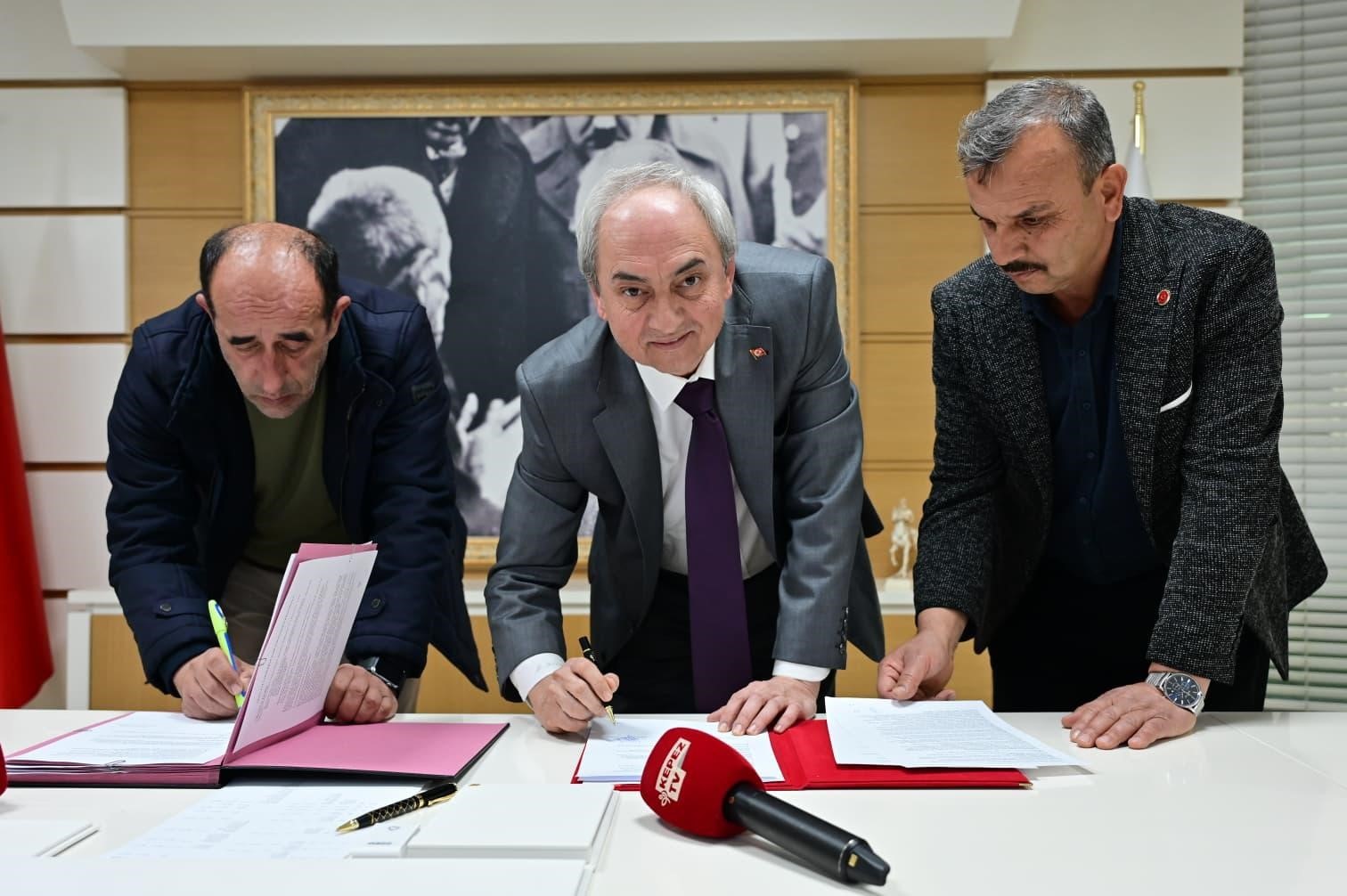 Kepez’e 2 Semt Evi, 1 Barınma Evi geliyor
Kepez’e 2 Semt Evi, 1 Barınma Evi geliyor