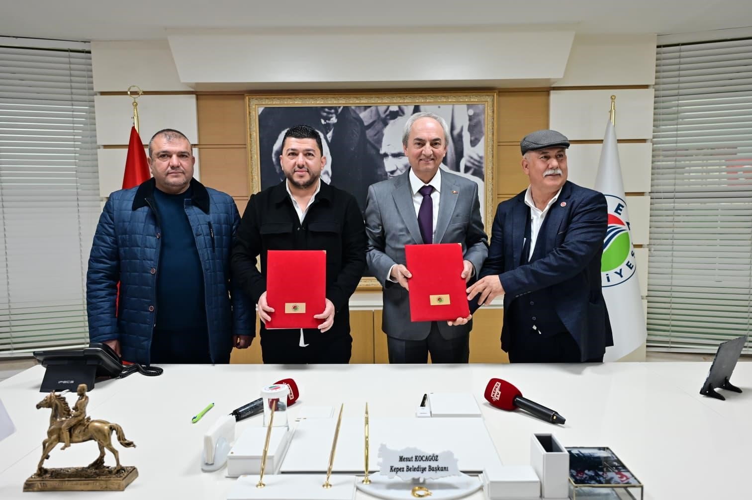 Kepez’e 2 Semt Evi, 1 Barınma Evi geliyor
Kepez’e 2 Semt Evi, 1 Barınma Evi geliyor