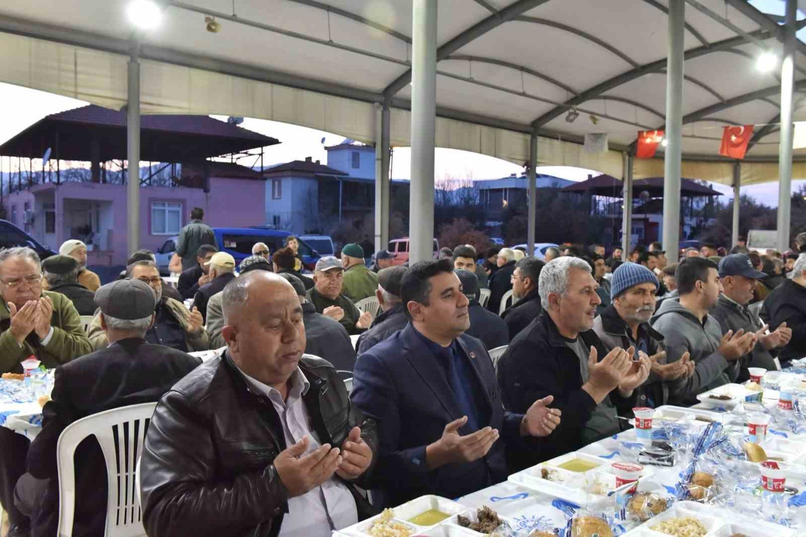 Kepez’in iftar sofraları Başköy ve Gaziler’e kuruldu

