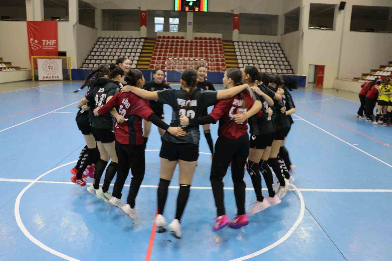 Kepez’in yıldız kızları hentbolda Türkiye şampiyonu
Kepez’in yıldız kızları hentbolda Türkiye şampiyonu