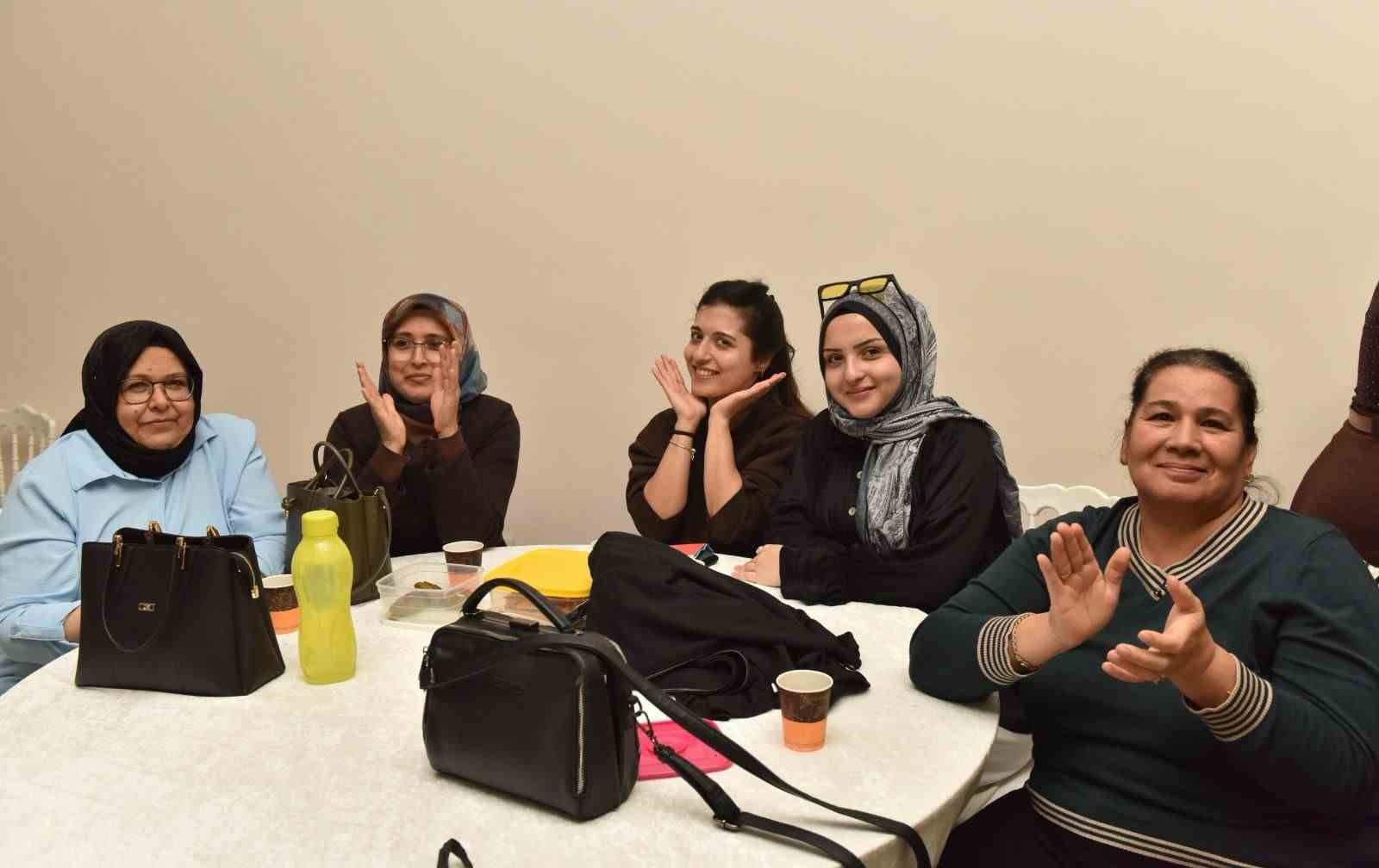 Kepezli hanımlar kadınlar matinesinde buluştu
