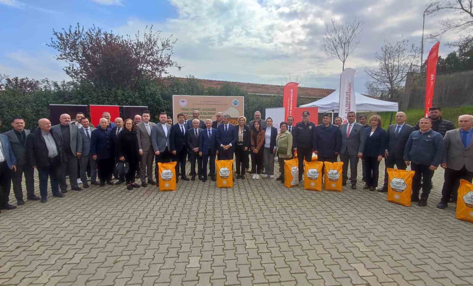 Keşan’da çiftçiye yüzde 75 bakanlık destekli hibrit ayçiçeği tohumu dağıtıldı
