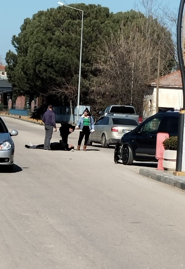 Keşan’da motosiklet hafif ticari araca çarptı: 2 kişi yaralandı
