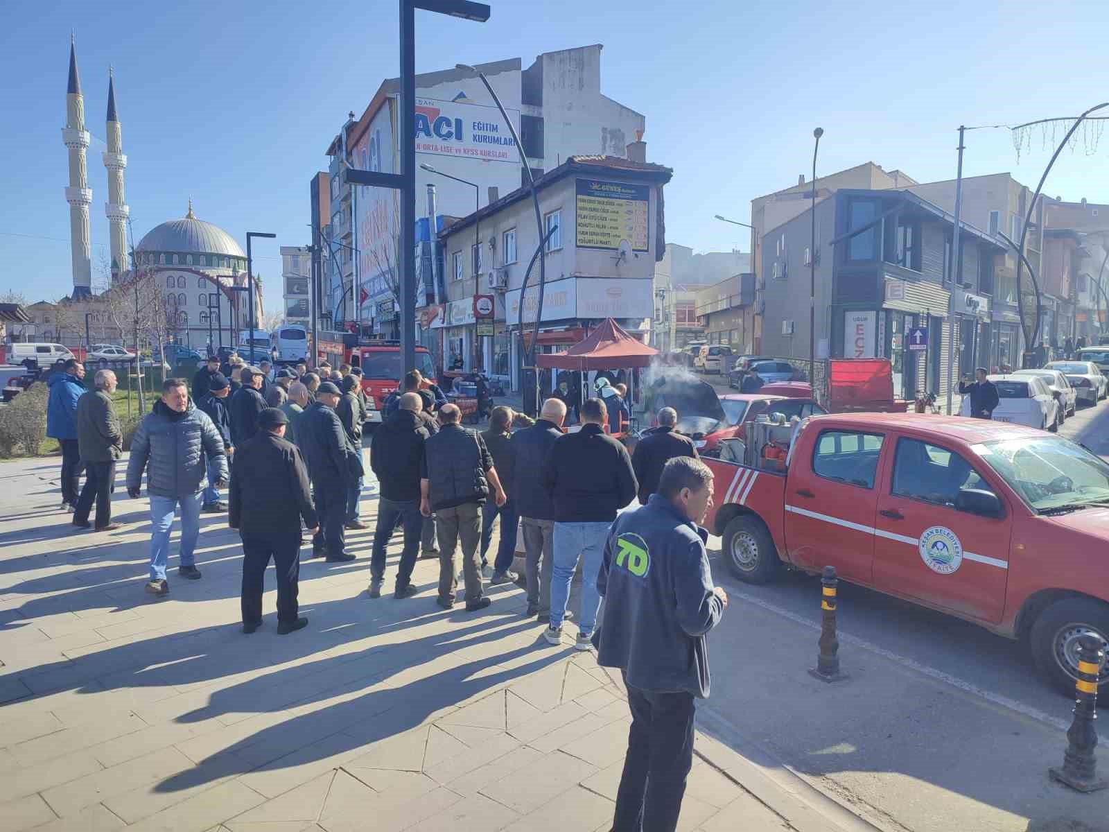 Keşan’da otomobilde çıkan yangın büyümeden söndürüldü
