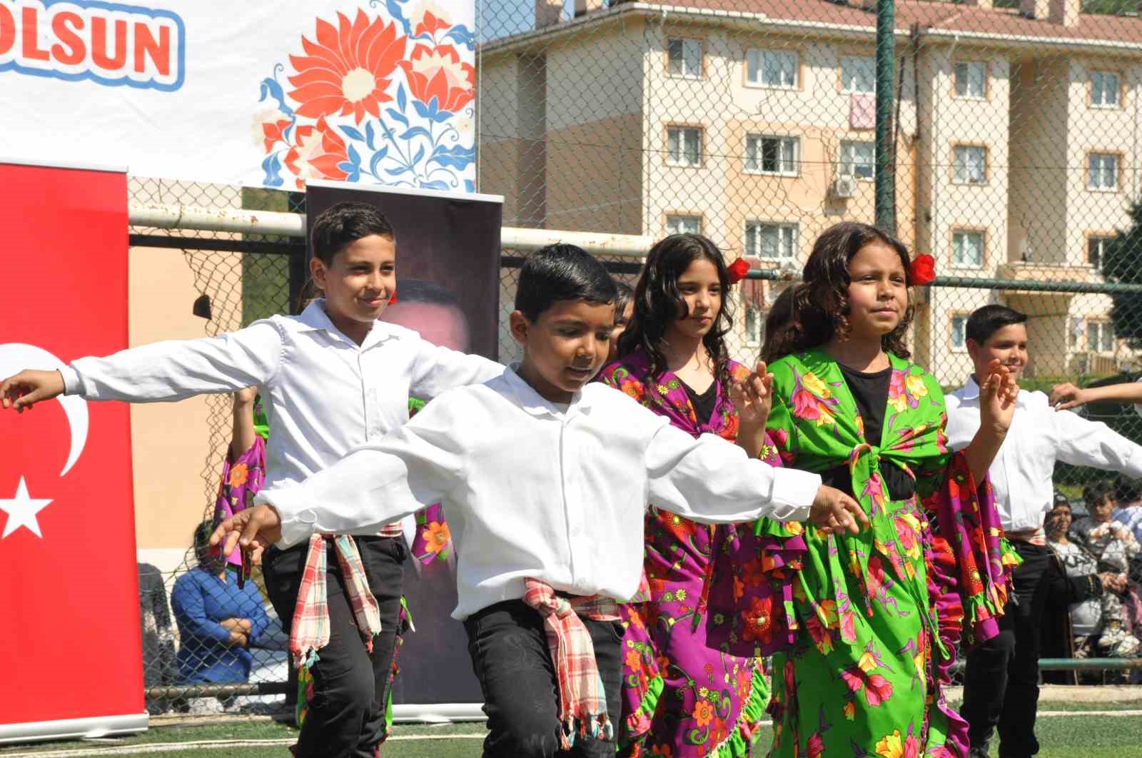 Keşan’da Romanlar Günü kutlamaları renkli görüntülere sahne oldu
Keşan’da Romanlar Günü kutlamaları renkli görüntülere sahne oldu